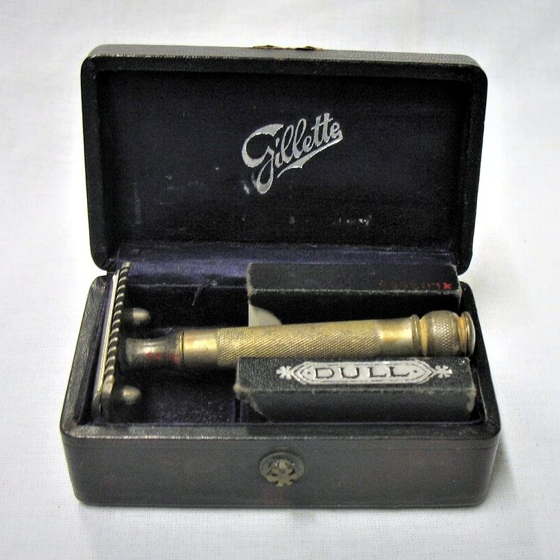 A Gillette Old Type safety razor in its case, from the Helsinki City Museum collection. Not the one in the story.