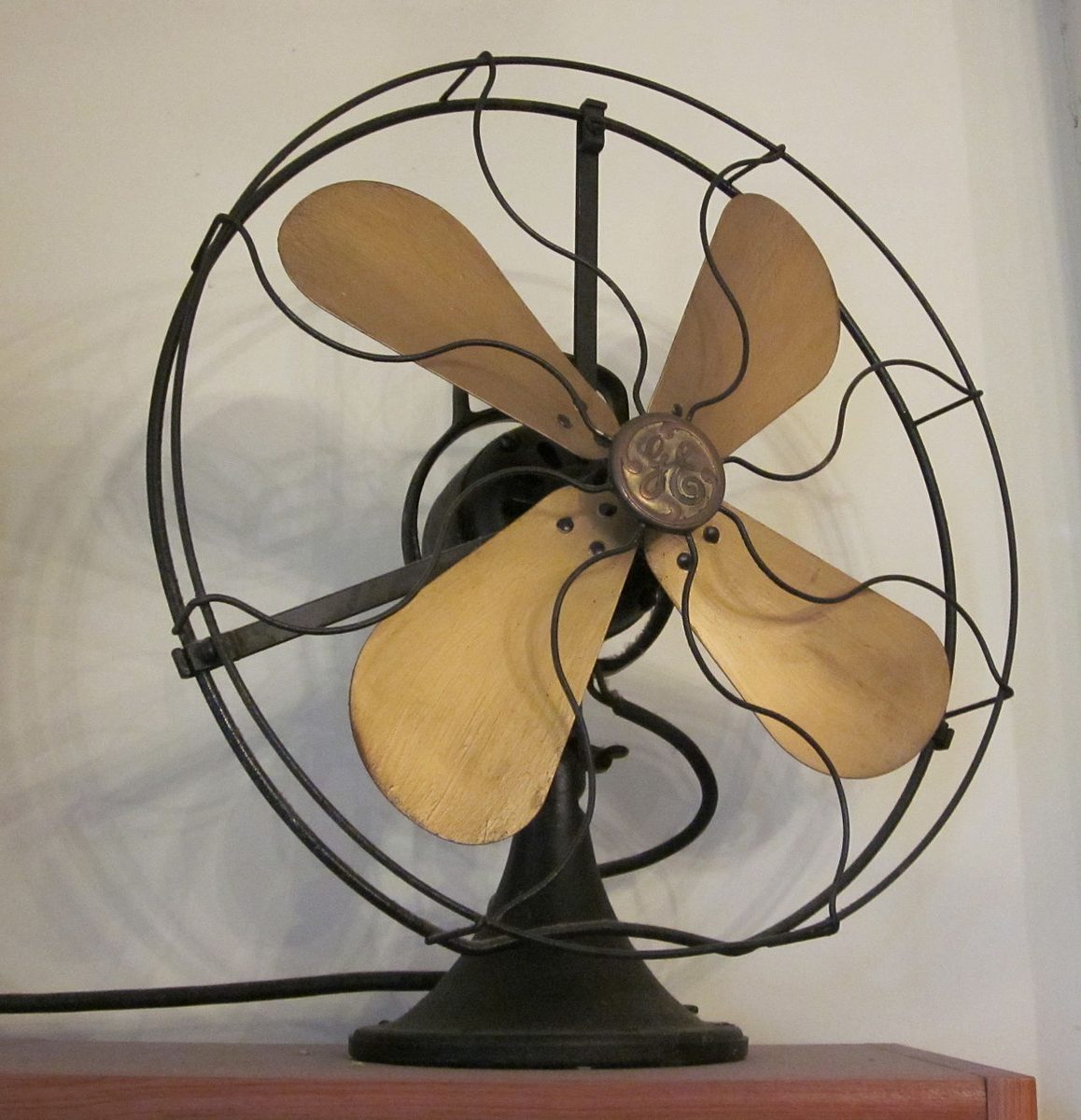 An early General Electric desk fan with brass blades, from the first decades of the 20th century. Not a Star-Rite, and not the one in the story.