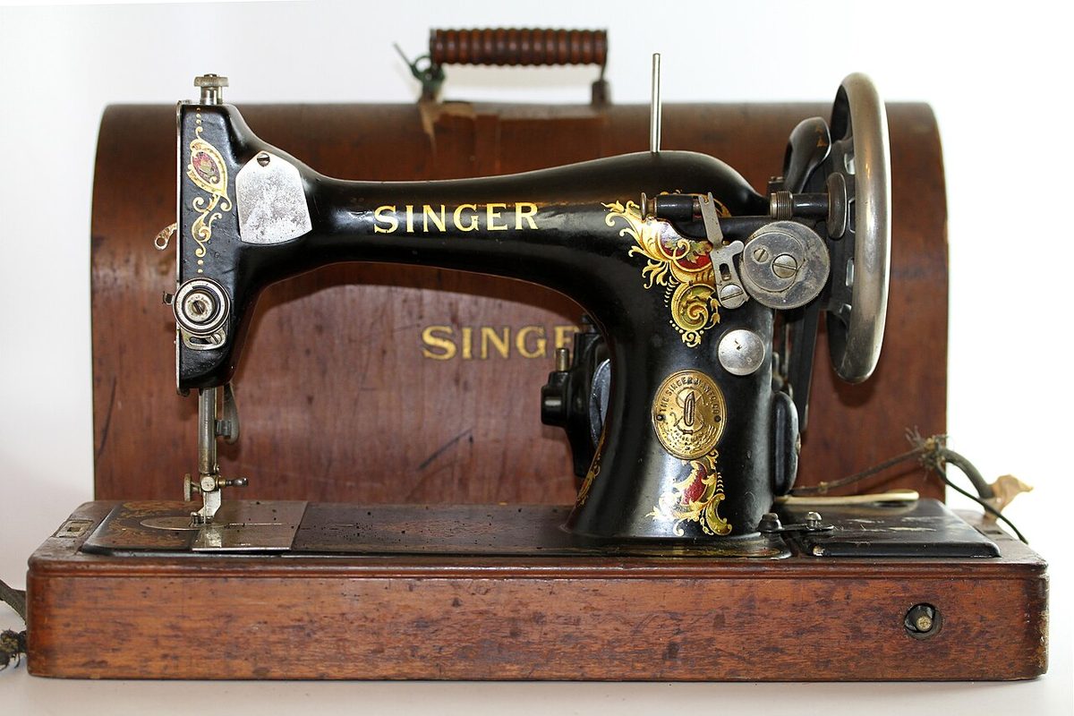 An old Singer Model 128 sewing machine fitted with an electric motor, on its bentwood case base. Not the one in the story.
