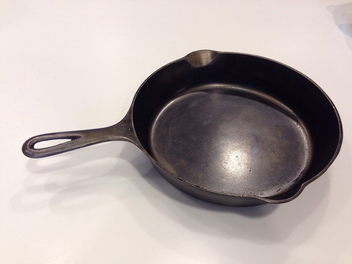 A vintage American cast iron skillet made by Griswold, Wagner's old Ohio rival. Not a Wagner, and not the one in the story.