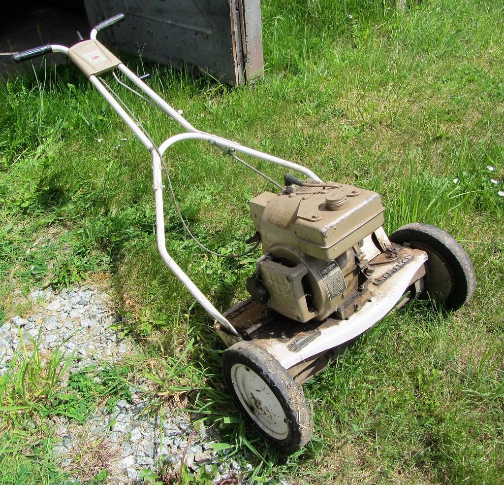 An old Craftsman gas rotary push mower. Not the one in the story.