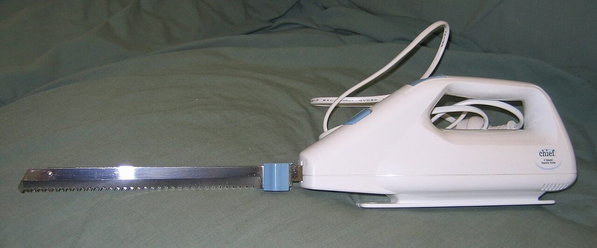 An electric carving knife of the same basic design. Not a Sears, and not the one in the story.