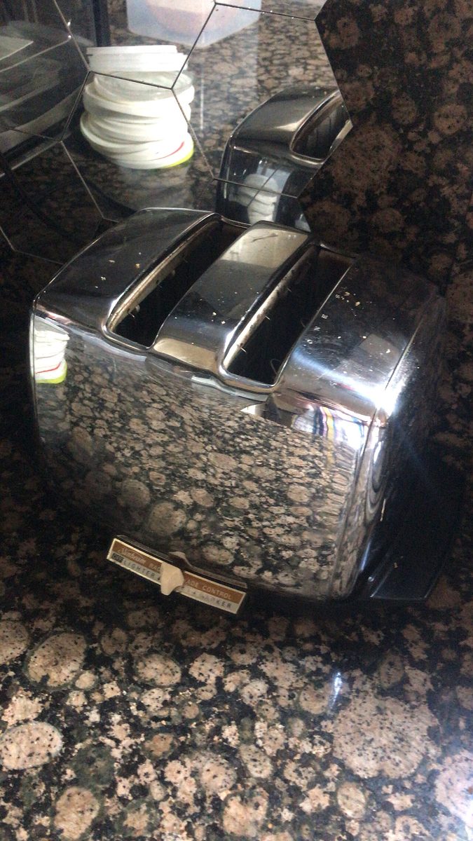 A Sunbeam toaster from the late 1970s. Not the one in the story.