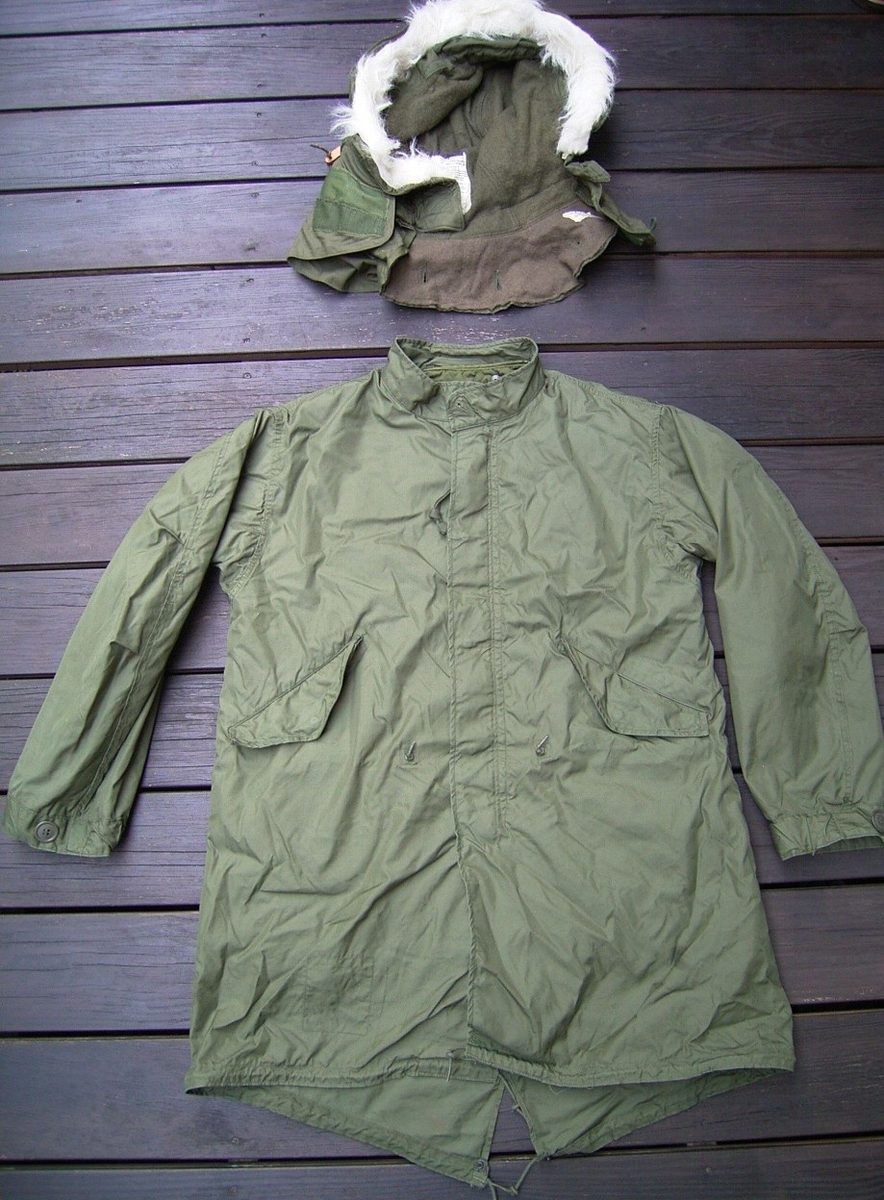 A US Army M-65 parka with its hood, a military cold-weather coat from the same era. Not Canadian issue, and not the one in the story.