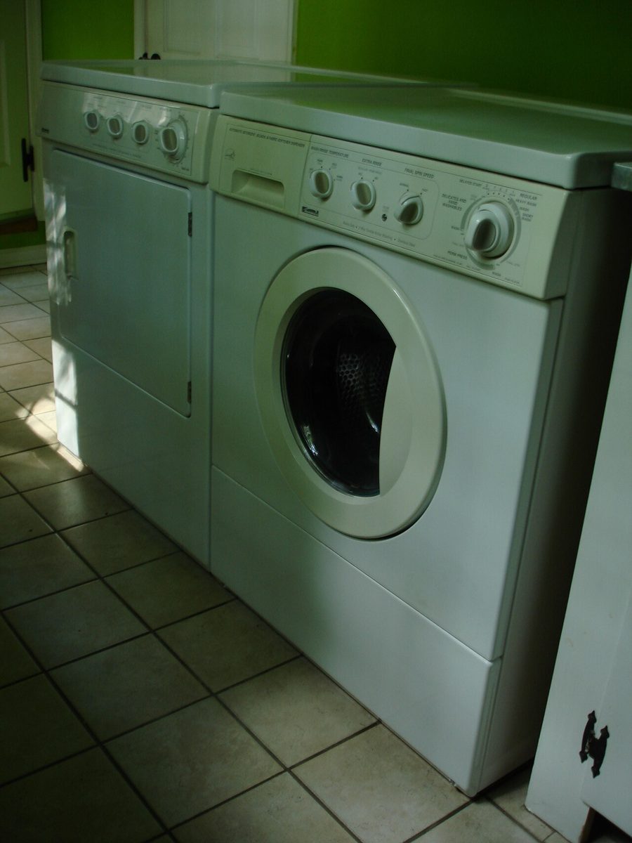 A Kenmore washer and dryer pair, photographed in 2007. Newer than the ones in the story.