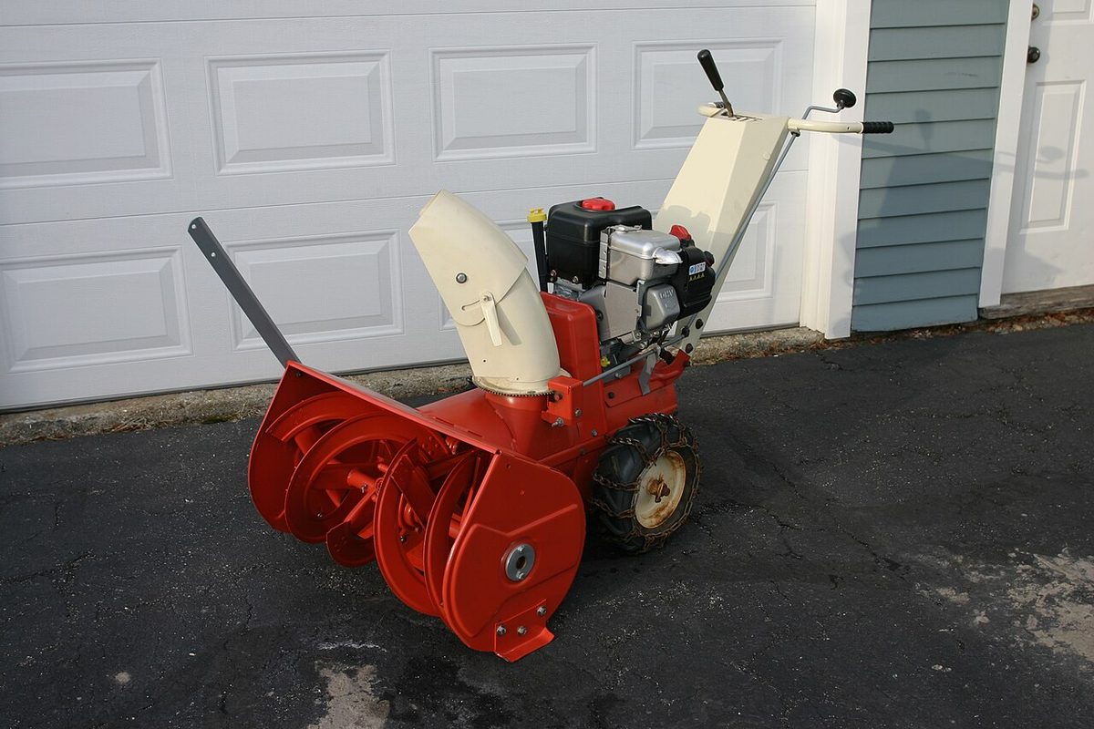 A Gilson snowblower from around 1975, restored by its owner. Not a Toro, and not the one in the story.