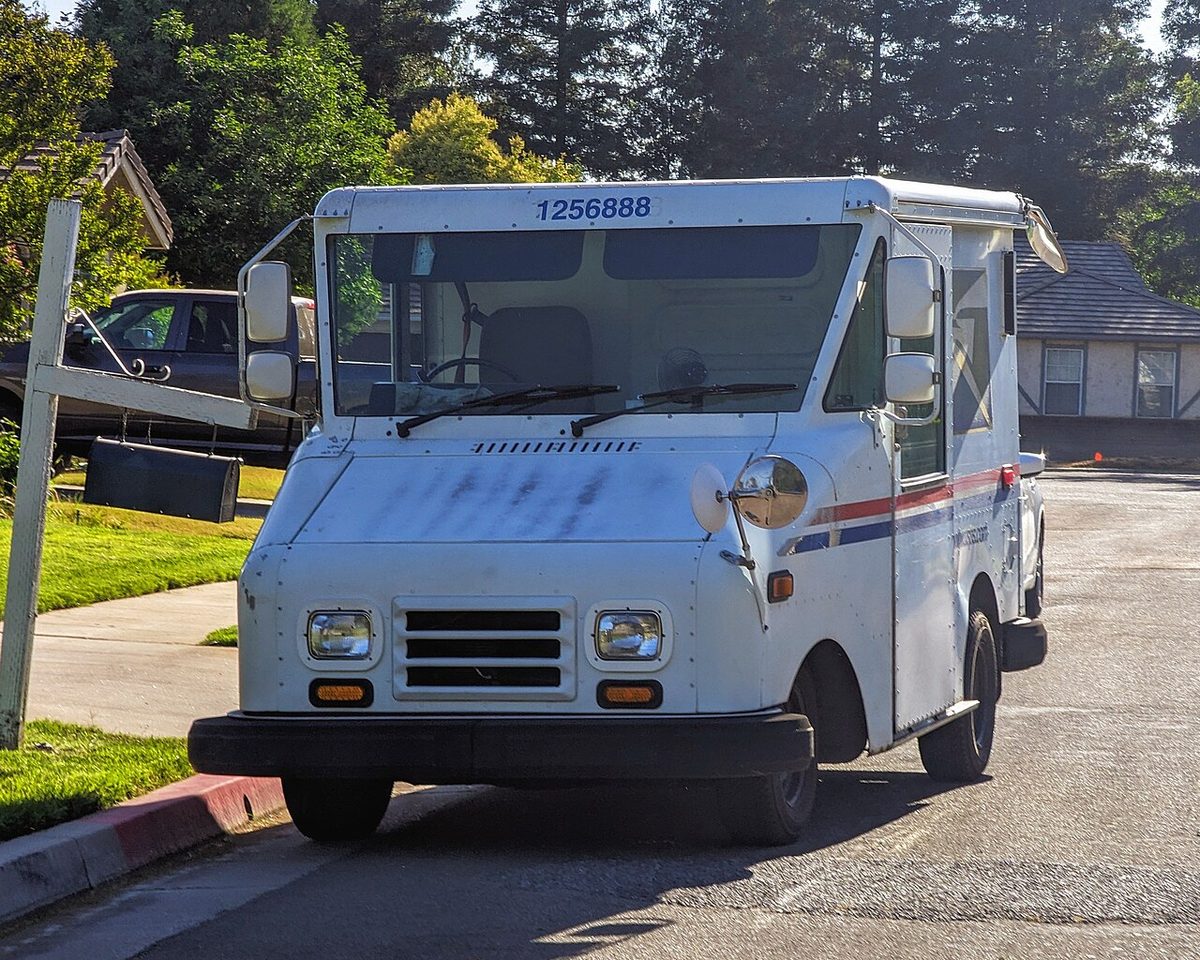 A 1991 Grumman LLV mail truck in Fresno, California. Not the one in the story.