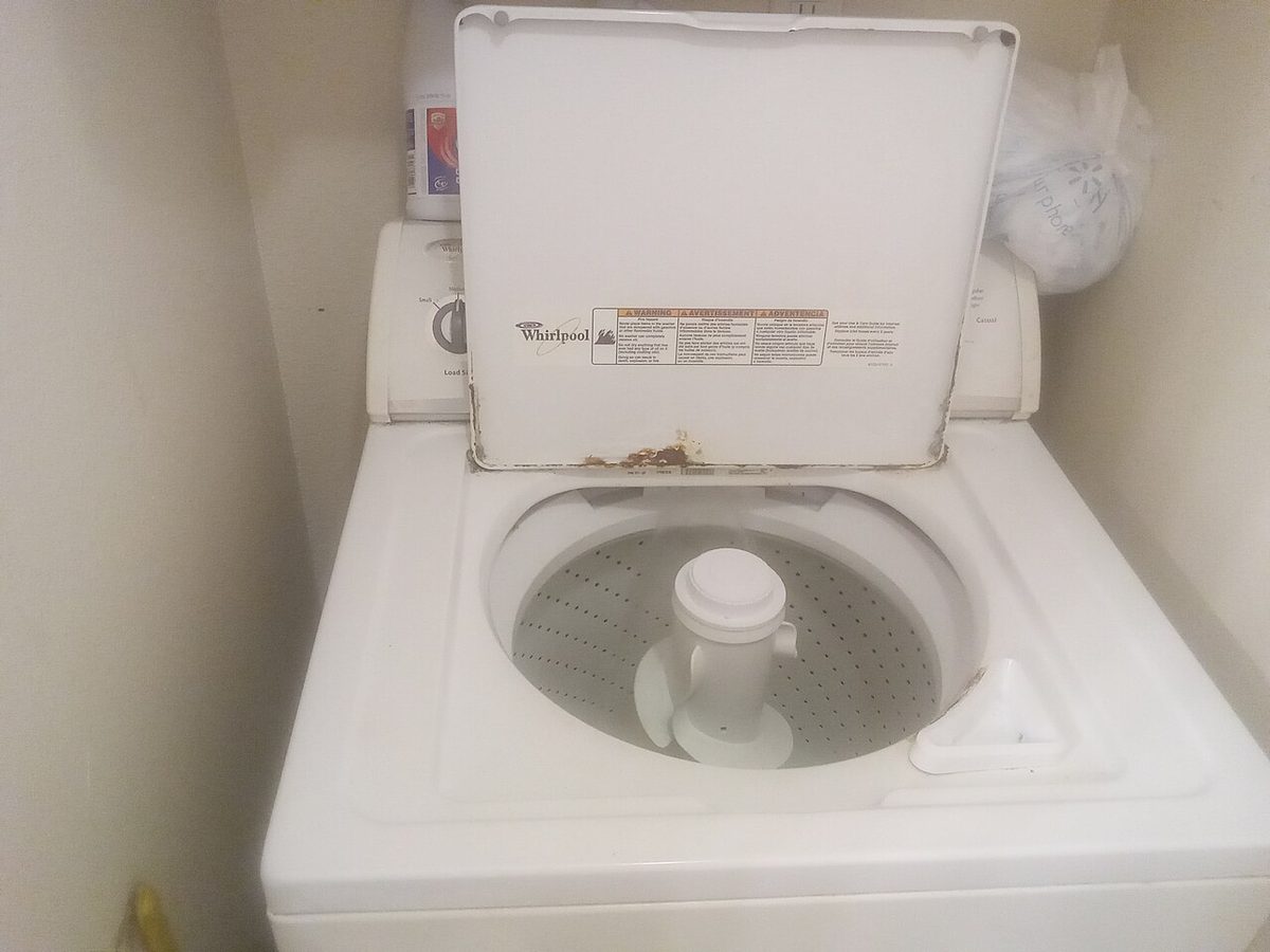 A Whirlpool top-loading washer with its lid up, filling with water. Not the one in the story.