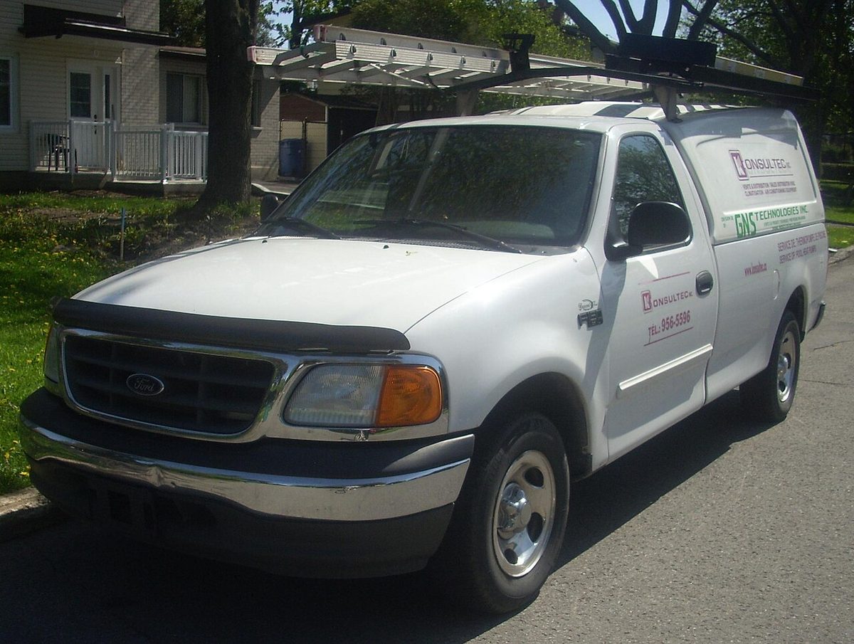 A Ford F-150 work truck from the same 1999 to 2003 generation, with a ladder rack. Not the one in the story.